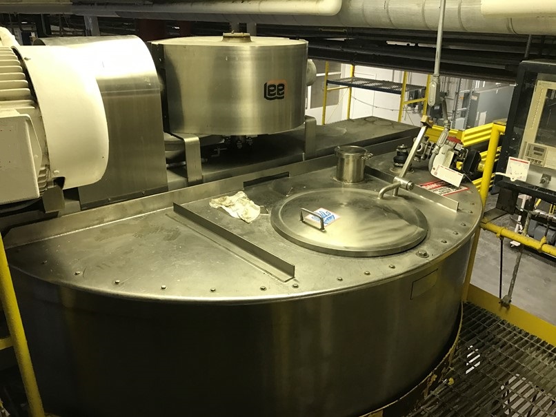 ***SOLD*** Used 2500 Gallon LEE Jacketed Sanitary Double Motion Mix Kettle/Tank with Scraper blades. Cone Bottom, Flat Top. Model 2500U9MS. Jacket rated 100 PSI @ 338 Deg.F.  Has 25 HP Vari-Speed Drive. NB # 4415